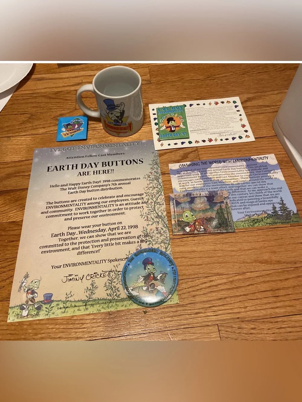 Disney Jiminy Cricket Earth Day Collectible Set - White, Green, Blue